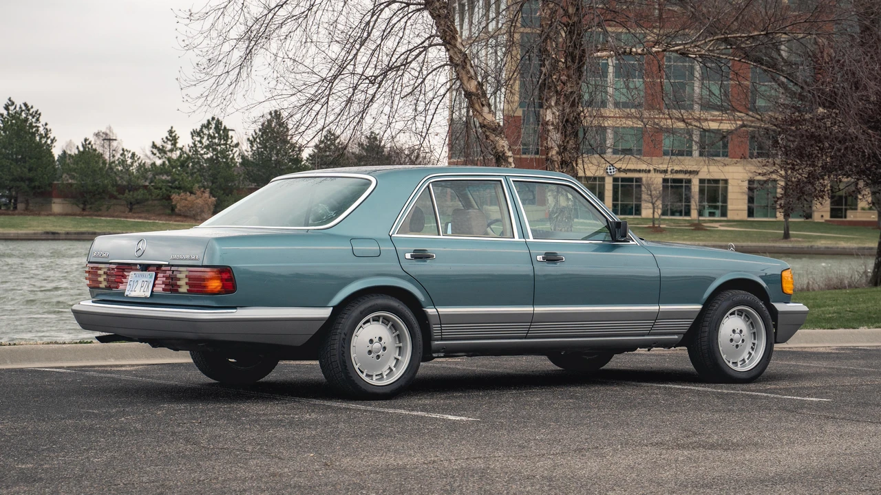 1984 Mercedes-Benz W126 S-Class Sedan - Image 13 of 31