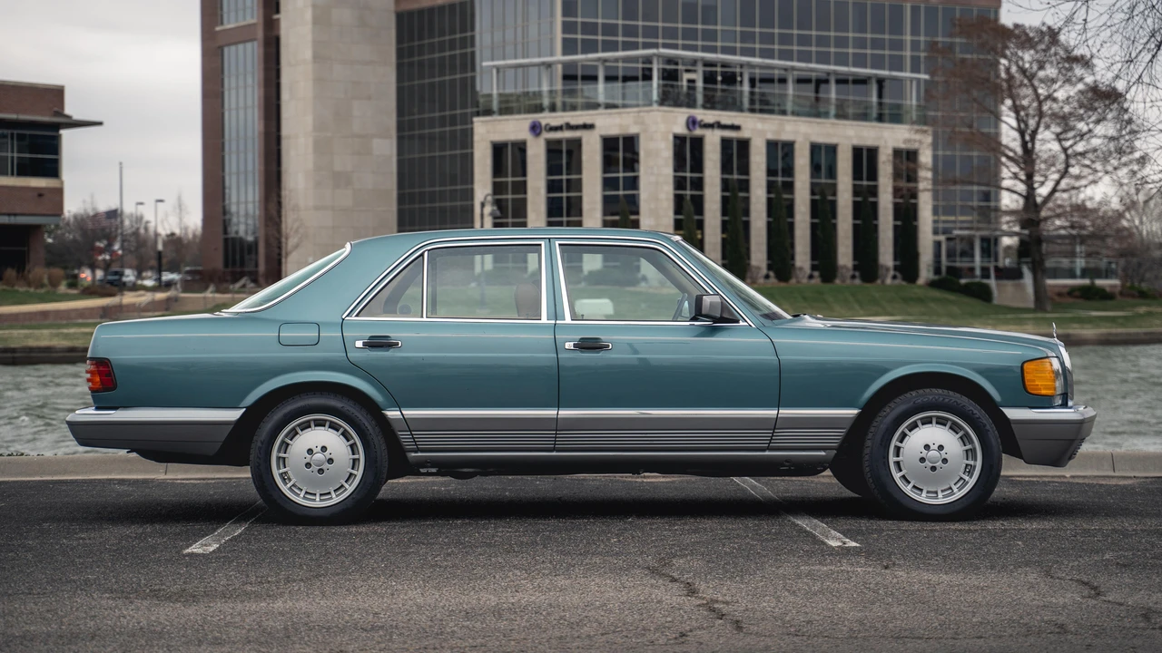 1984 Mercedes-Benz W126 S-Class Sedan - Image 14 of 31