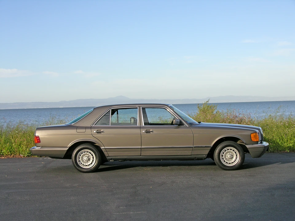 1984 Mercedes-Benz W126 S-Class Sedan - Image 19 of 31