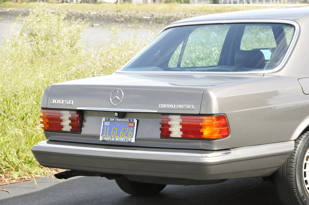 1984 Mercedes-Benz W126 S-Class Sedan - Image 30 of 31