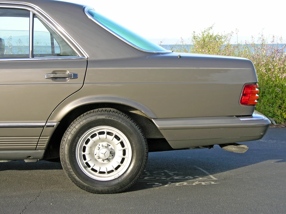1984 Mercedes-Benz W126 S-Class Sedan - Image 26 of 31