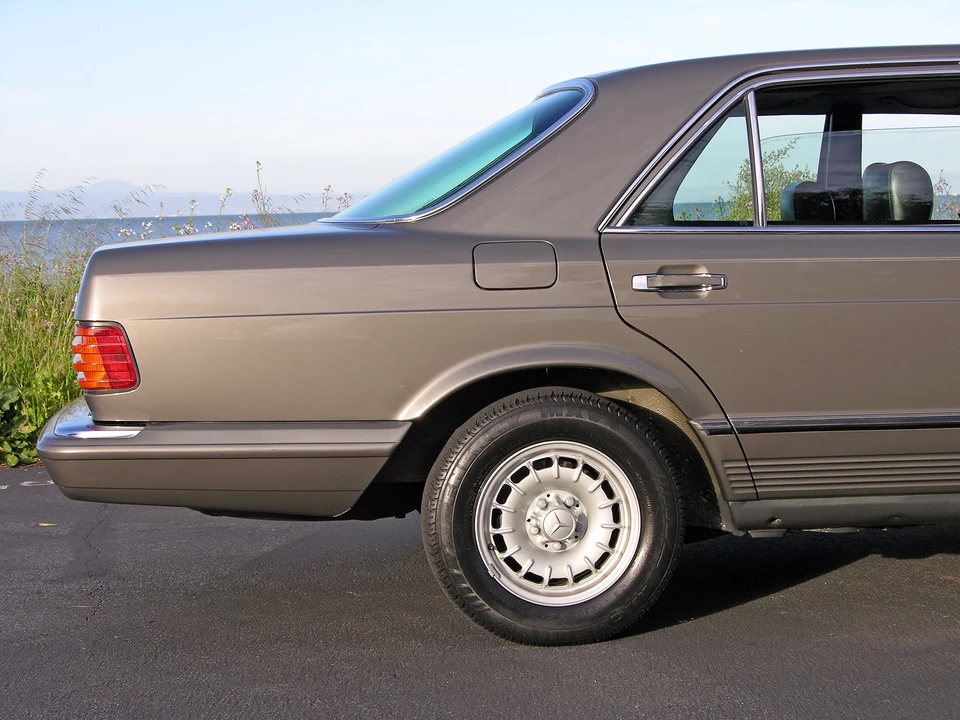 1984 Mercedes-Benz W126 S-Class Sedan - Image 27 of 31