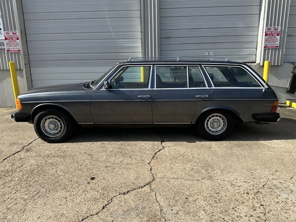 1984 Mercedes-Benz W123 Wagon (S123) - Image 2 of 31