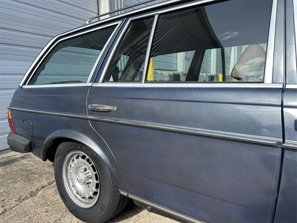 1984 Mercedes-Benz W123 Wagon (S123) - Image 11 of 31