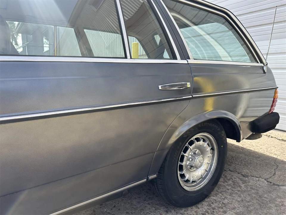 1984 Mercedes-Benz W123 Wagon (S123) - Image 15 of 31