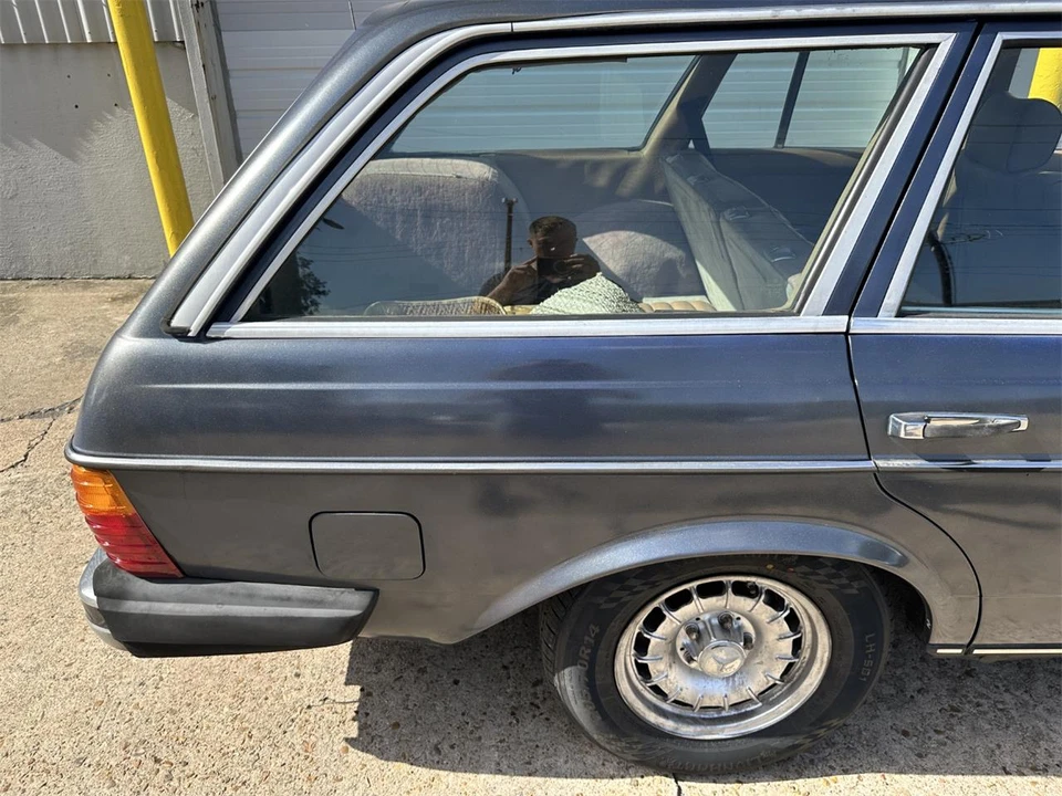 1984 Mercedes-Benz W123 Wagon (S123) - Image 29 of 31