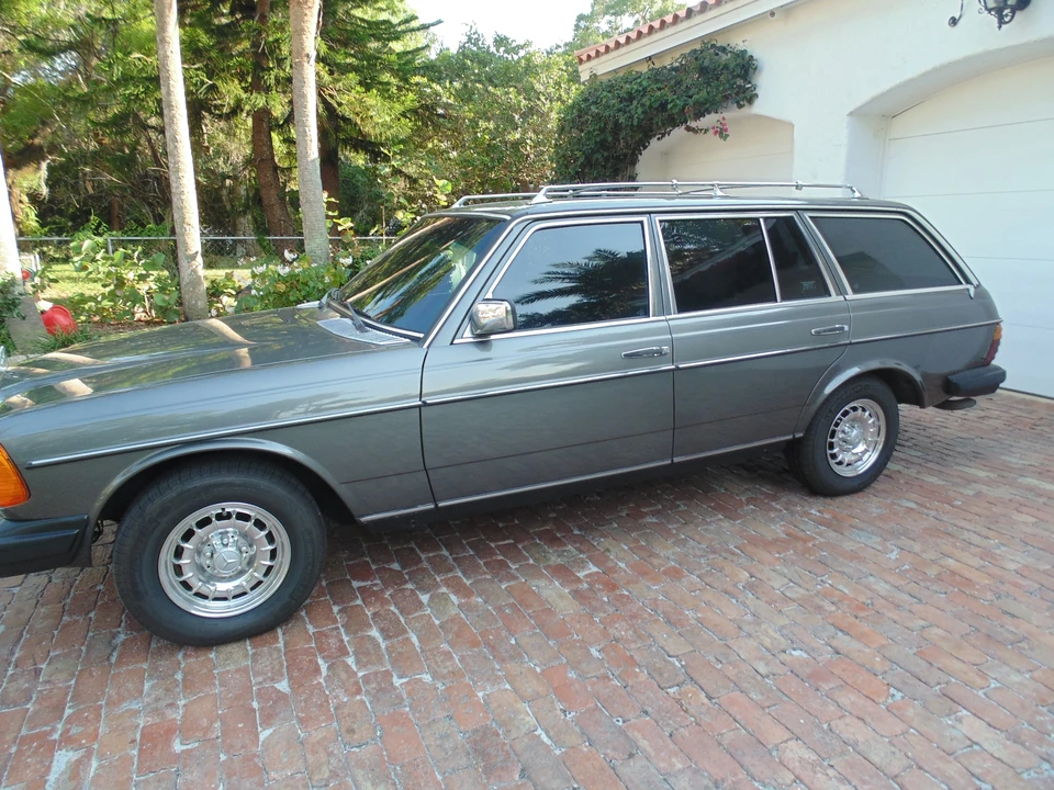 1984 Mercedes-Benz W123 Wagon (S123) - Image 11 of 31
