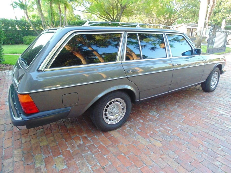 1984 Mercedes-Benz W123 Wagon (S123) - Image 17 of 31