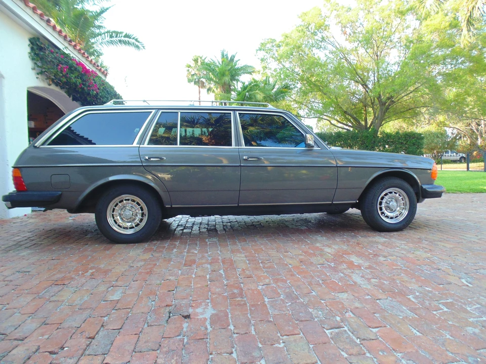 1984 Mercedes-Benz W123 Wagon (S123) - Image 16 of 31