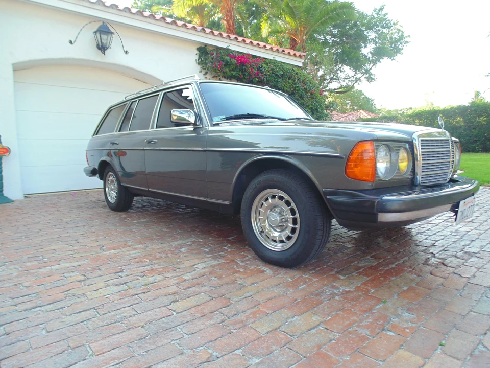 1984 Mercedes-Benz W123 Wagon (S123) - Image 14 of 31