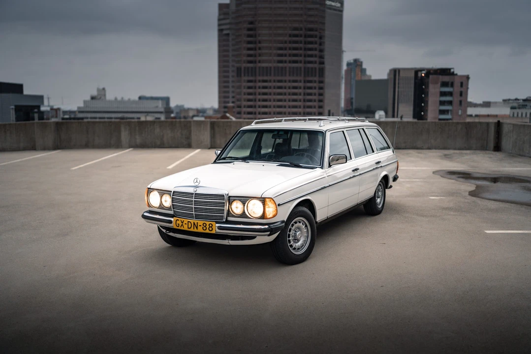 1984 Mercedes-Benz W123 Wagon (S123) - Image 2 of 31