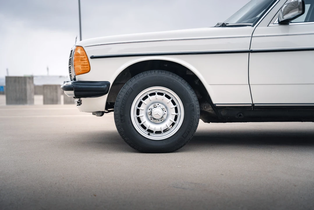 1984 Mercedes-Benz W123 Wagon (S123) - Image 19 of 31