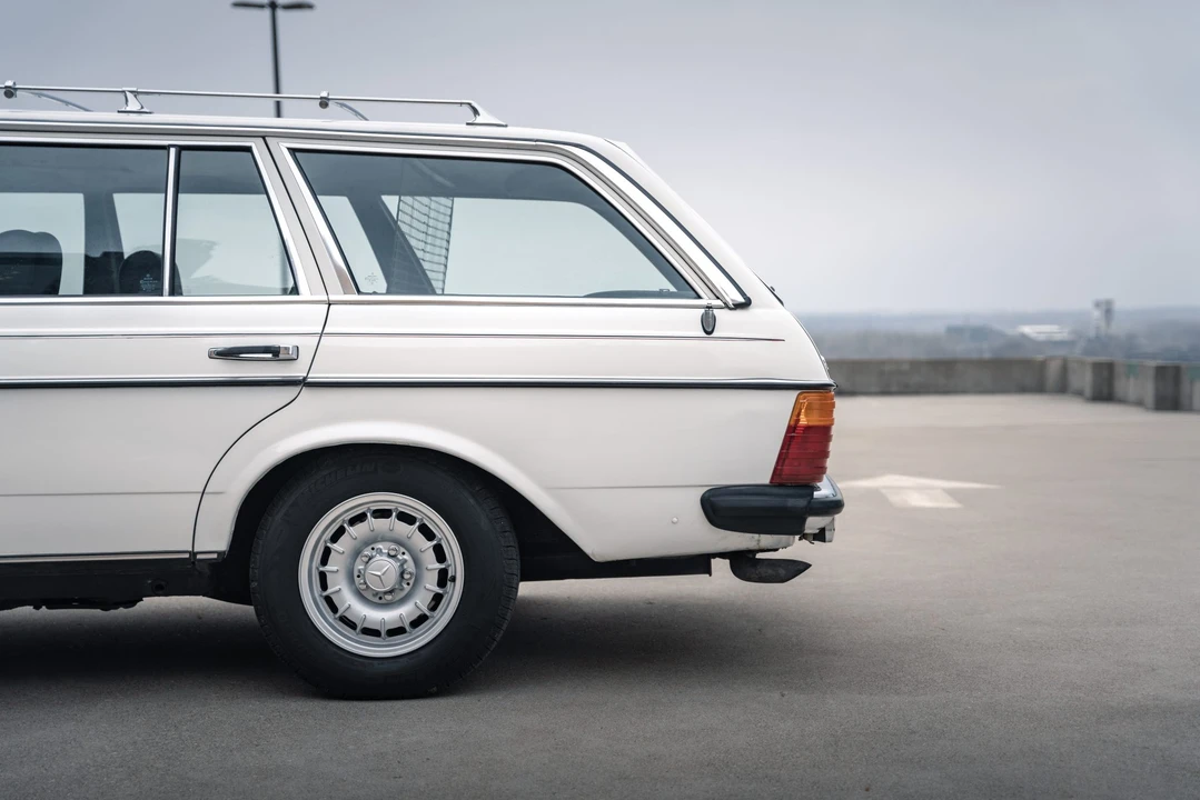 1984 Mercedes-Benz W123 Wagon (S123) - Image 20 of 31
