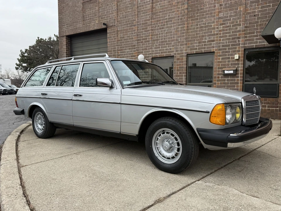 1984 Mercedes-Benz W123 Wagon (S123) - Image 12 of 31