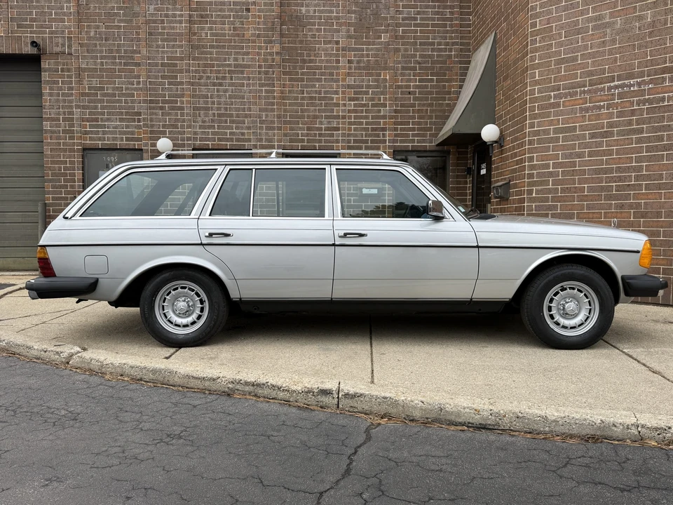 1984 Mercedes-Benz W123 Wagon (S123) - Image 11 of 31