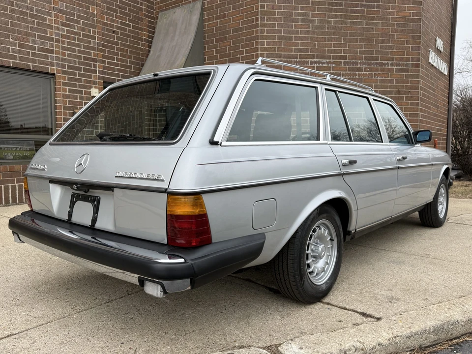 1984 Mercedes-Benz W123 Wagon (S123) - Image 9 of 31