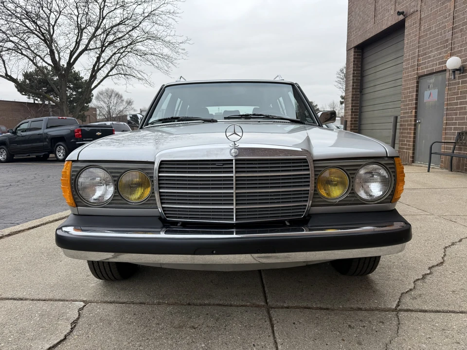 1984 Mercedes-Benz W123 Wagon (S123) - Image 14 of 31