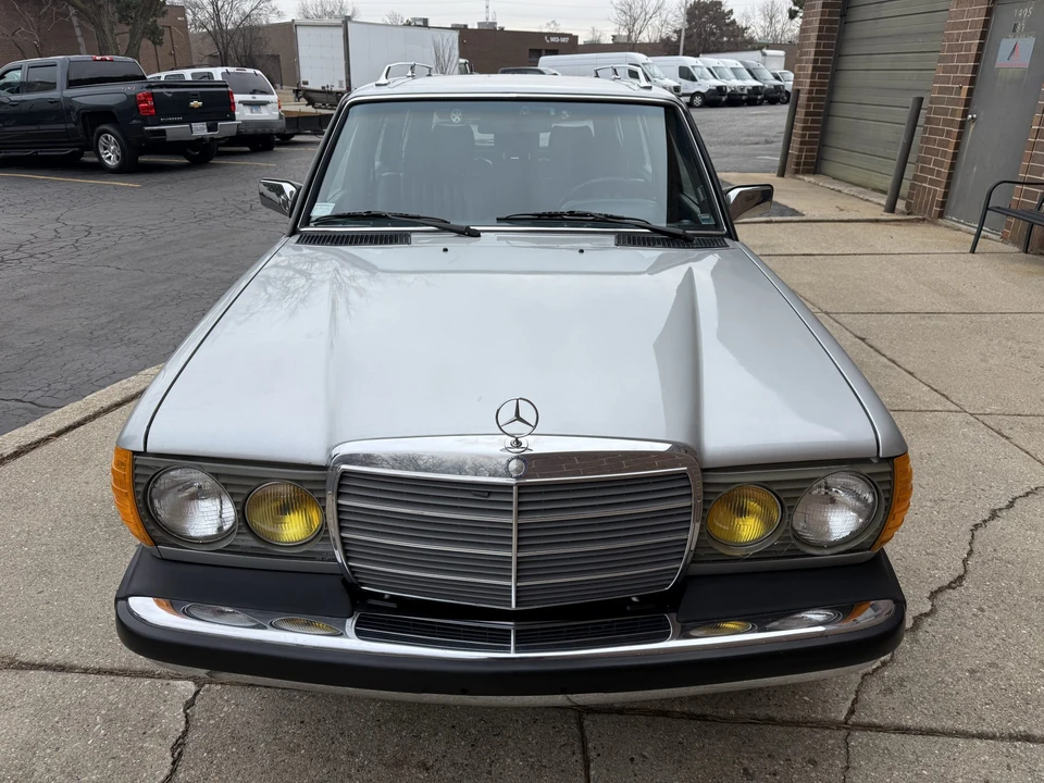 1984 Mercedes-Benz W123 Wagon (S123) - Image 15 of 31