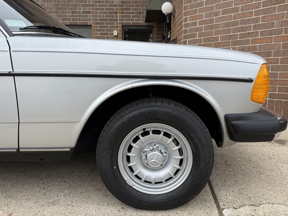1984 Mercedes-Benz W123 Wagon (S123) - Image 28 of 31