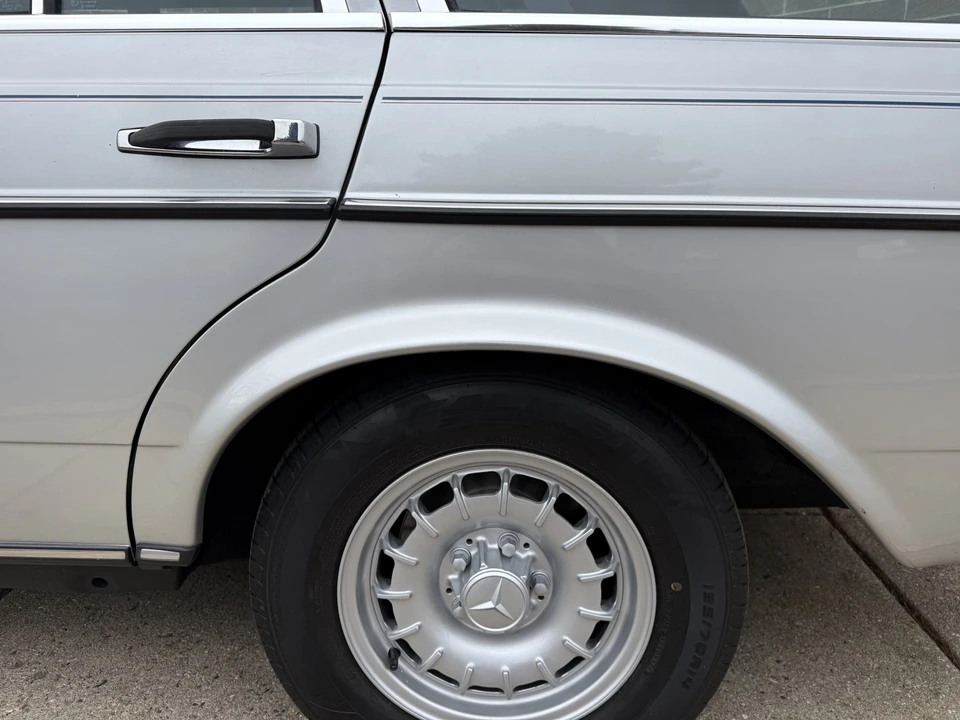 1984 Mercedes-Benz W123 Wagon (S123) - Image 20 of 31