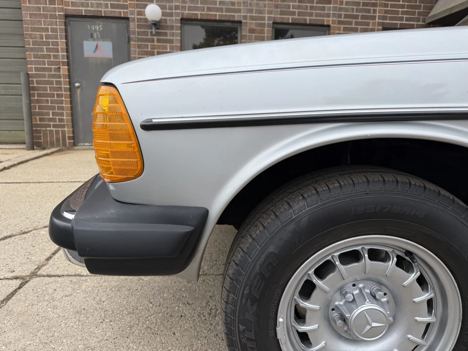1984 Mercedes-Benz W123 Wagon (S123) - Image 17 of 31