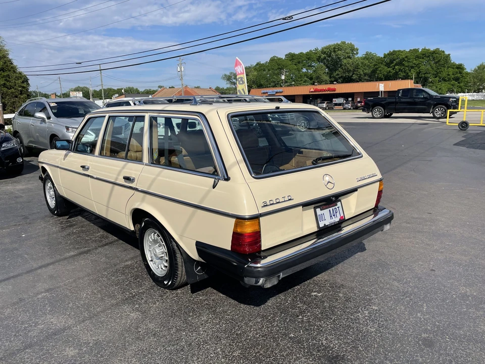 1984 Mercedes-Benz W123 Wagon (S123) - Image 20 of 31