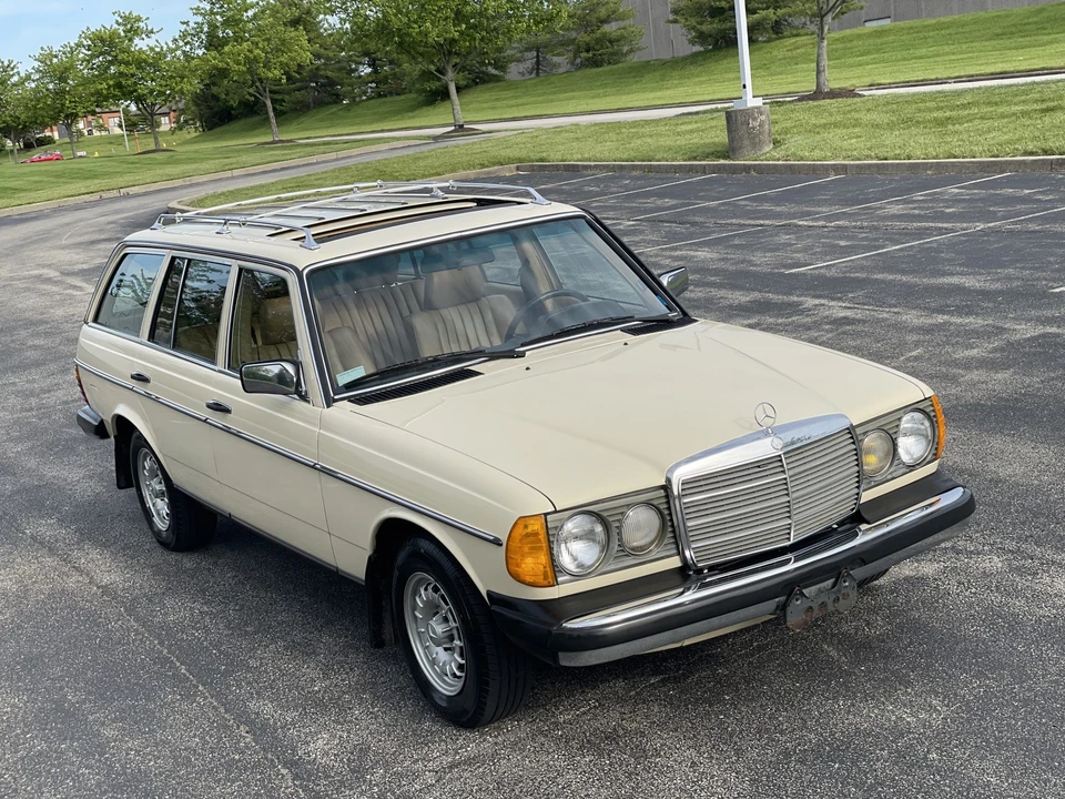 1984 Mercedes-Benz W123 Wagon (S123) - Image 11 of 31