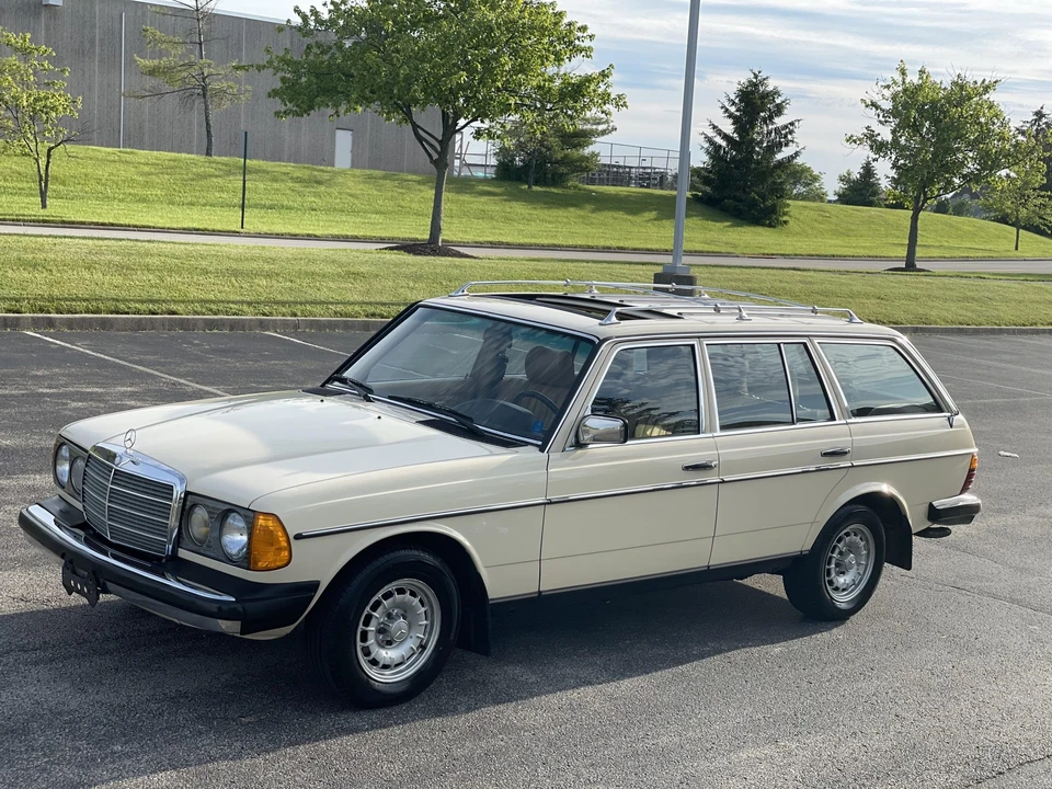 1984 Mercedes-Benz W123 Wagon (S123) - Image 25 of 31