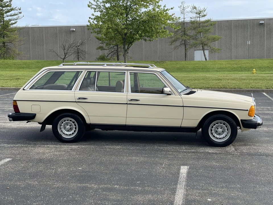 1984 Mercedes-Benz W123 Wagon (S123) - Image 14 of 31