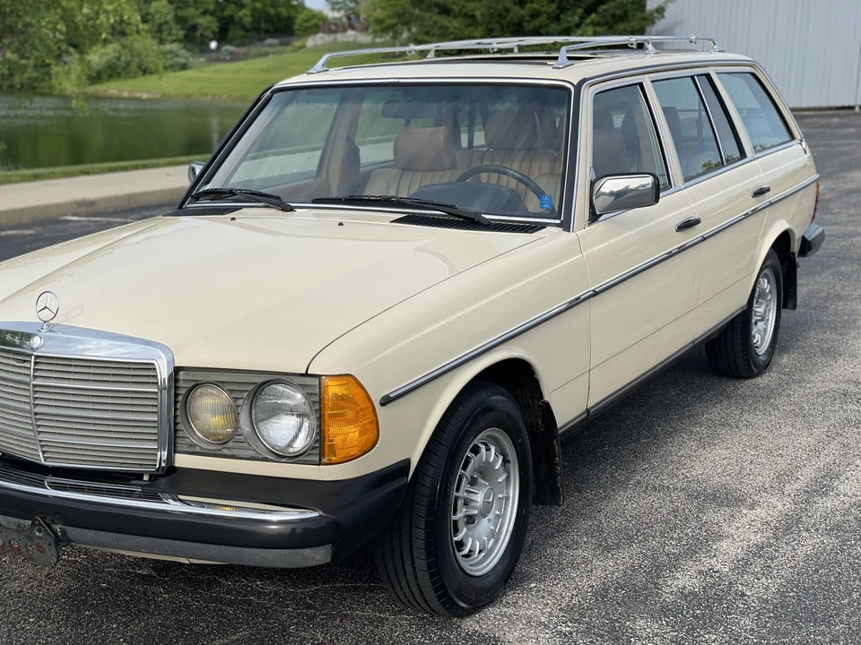 1984 Mercedes-Benz W123 Wagon (S123) - Image 28 of 31