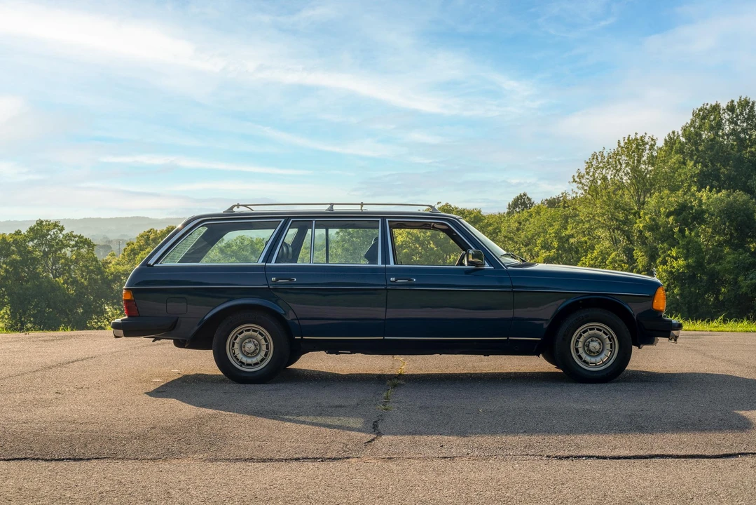 1984 Mercedes-Benz E-Class - Image 9 of 31
