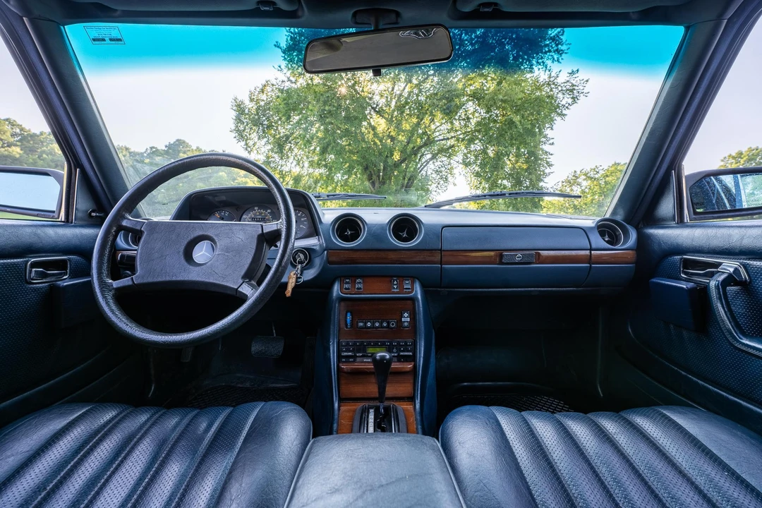 1984 Mercedes-Benz E-Class - Image 22 of 31