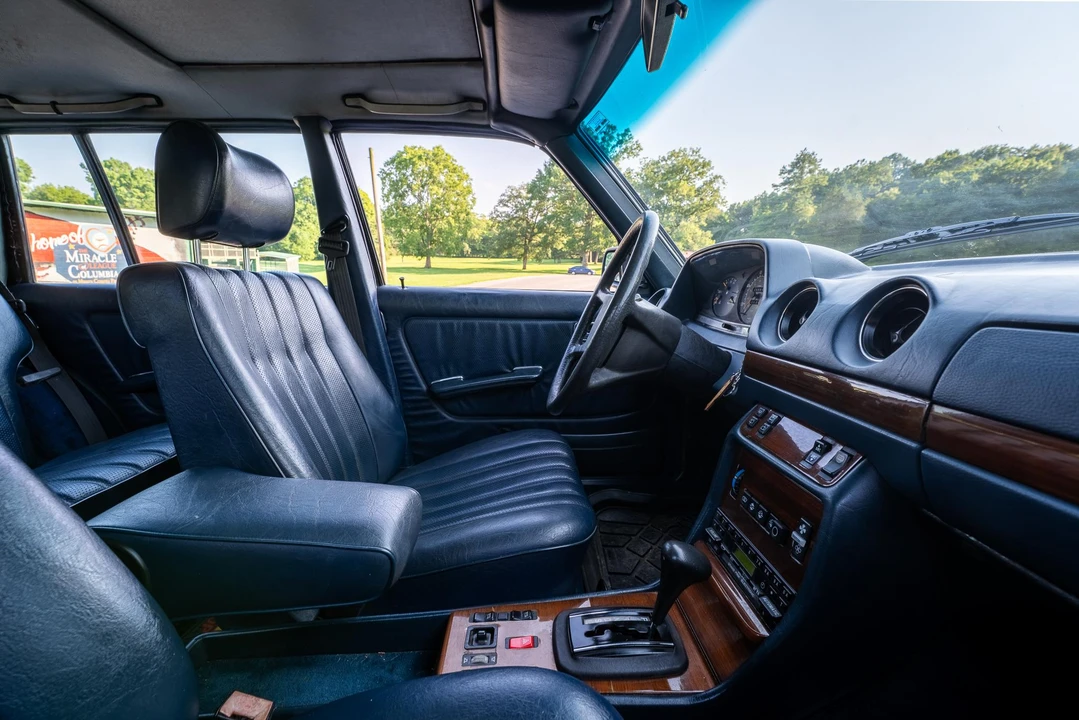 1984 Mercedes-Benz E-Class - Image 27 of 31