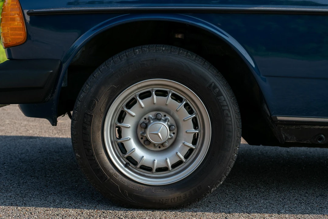 1984 Mercedes-Benz E-Class - Image 18 of 31