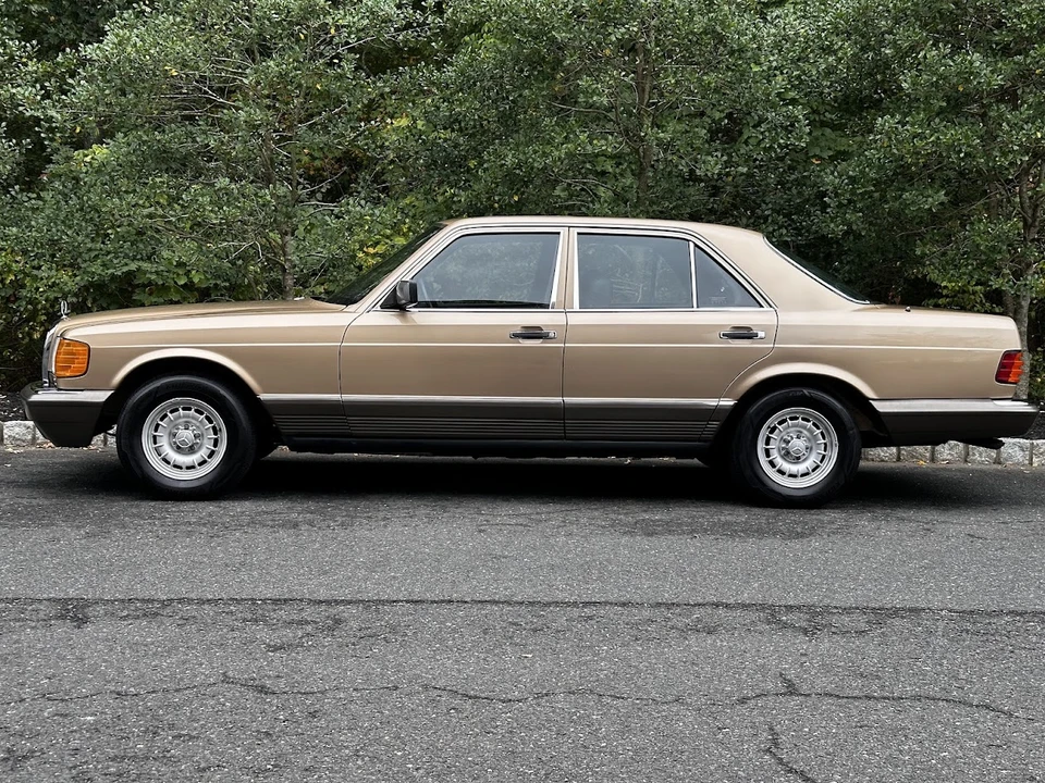 1984 Mercedes-Benz W126 S-Class Sedan - Image 25 of 31