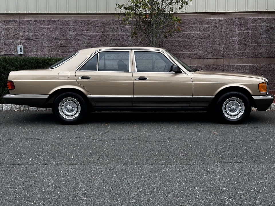 1984 Mercedes-Benz W126 S-Class Sedan - Image 13 of 31