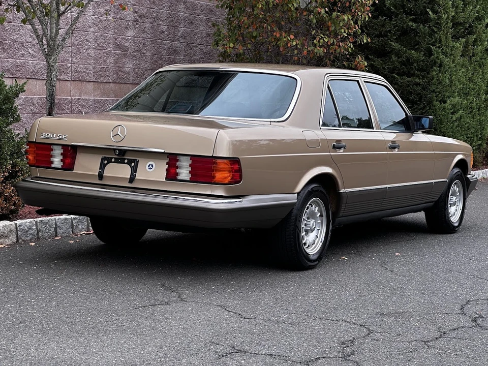 1984 Mercedes-Benz W126 S-Class Sedan - Image 17 of 31