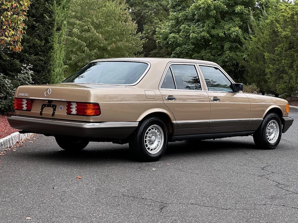 1984 Mercedes-Benz W126 S-Class Sedan - Image 16 of 31