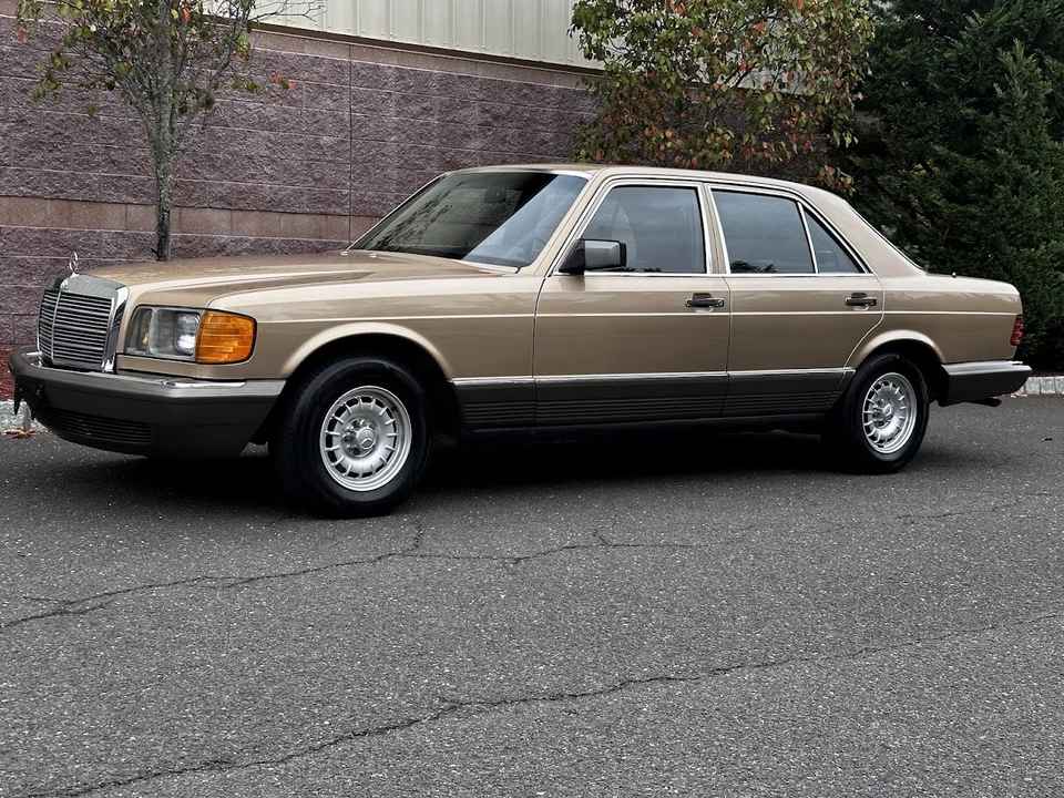 1984 Mercedes-Benz W126 S-Class Sedan - Image 2 of 31
