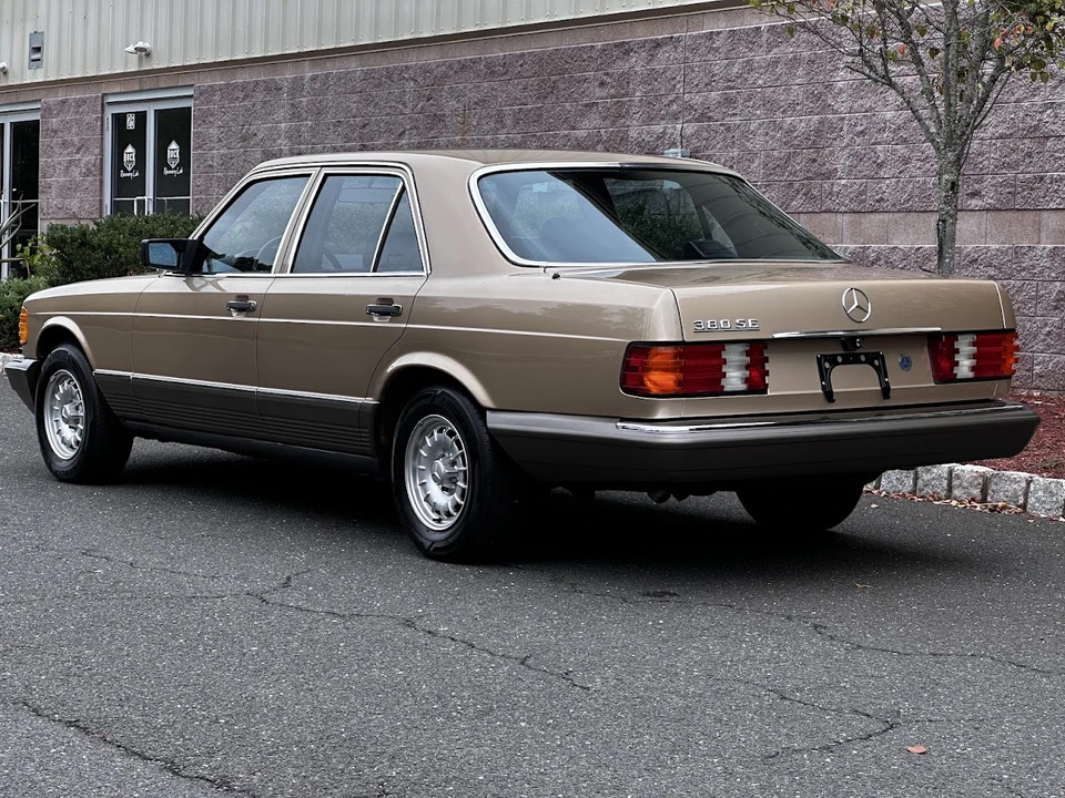 1984 Mercedes-Benz W126 S-Class Sedan - Image 19 of 31