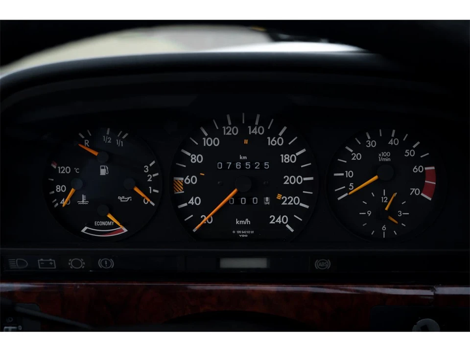1984 Mercedes-Benz W126 S-Class Sedan - Image 8 of 11