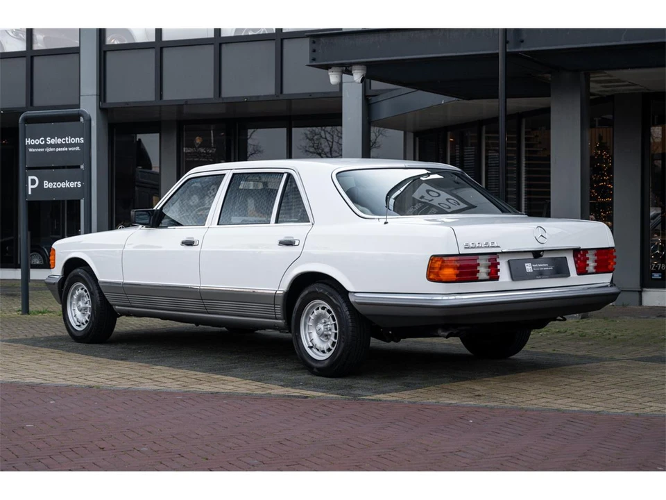 1984 Mercedes-Benz W126 S-Class Sedan - Image 4 of 11