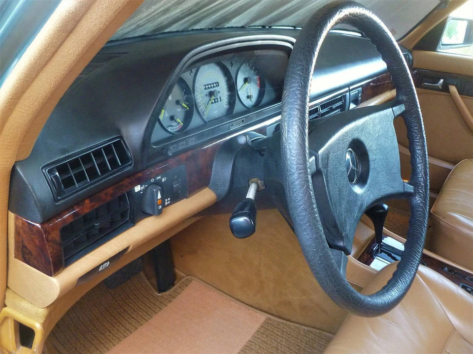 1984 Mercedes-Benz W126 S-Class Sedan - Image 12 of 31