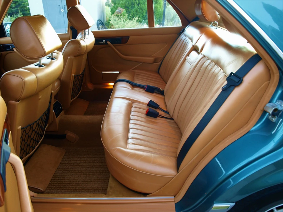 1984 Mercedes-Benz W126 S-Class Sedan - Image 27 of 31