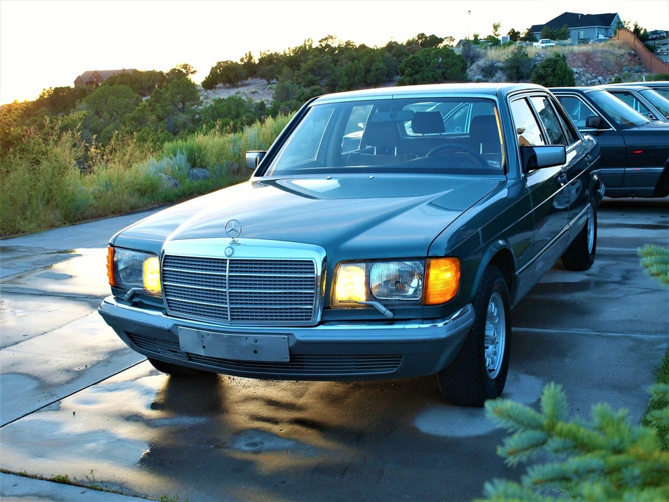 1984 Mercedes-Benz W126 S-Class Sedan - Image 3 of 31