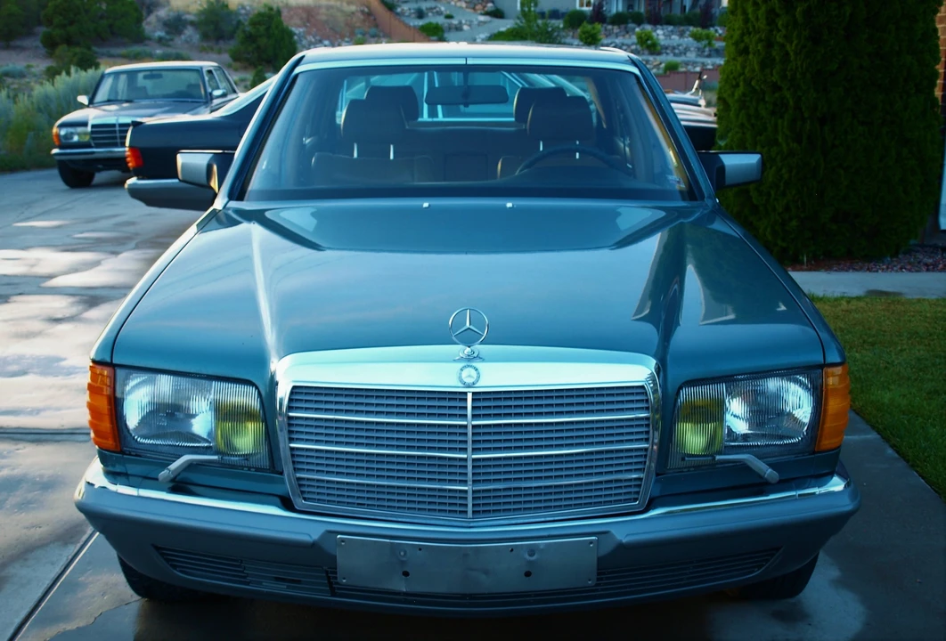 1984 Mercedes-Benz W126 S-Class Sedan - Image 4 of 31