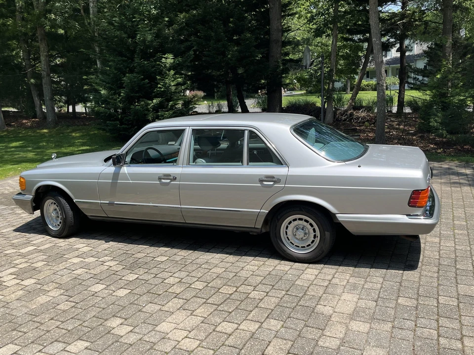 1984 Mercedes-Benz W126 S-Class Sedan - Image 26 of 31