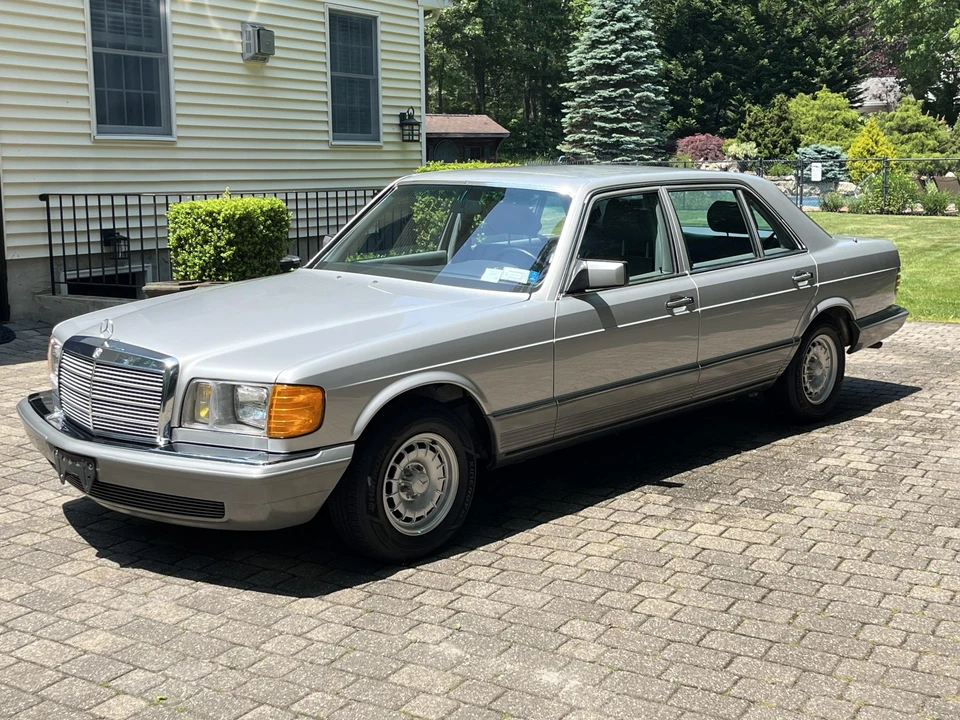 1984 Mercedes-Benz W126 S-Class Sedan - Image 2 of 31