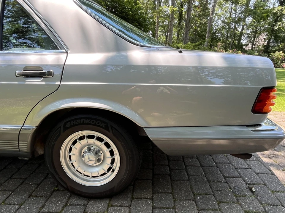 1984 Mercedes-Benz W126 S-Class Sedan - Image 30 of 31
