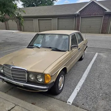 1984 Mercedes-Benz E 300D Sedan 4D